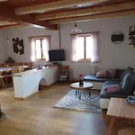 Hébergement de vacances Haus In Kovarov Mit Terrasse- Grill Und Garten By Interhome Hrdonov
